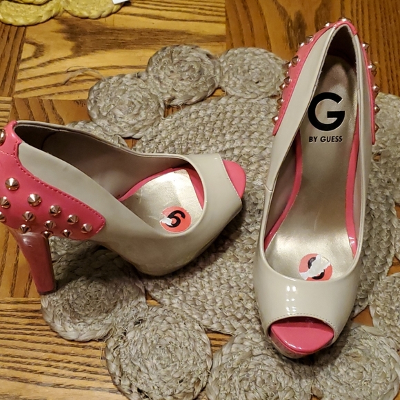 BY GUESS heels - Picture 2 of 4